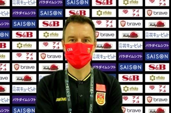 开云-扬科维奇不满：没踢出想要的足球 体能问题需纠正